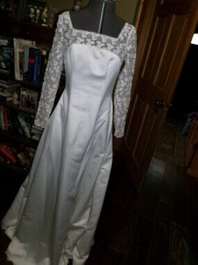 Vtg Pallas Athena Wedding dress satin lace pearls sz 12 W new 1889 dollars